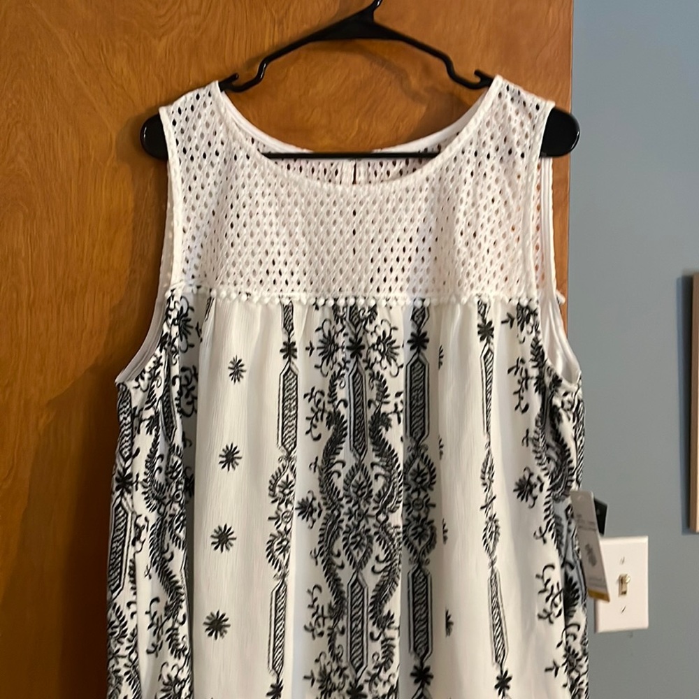Black and white sleeveless dress